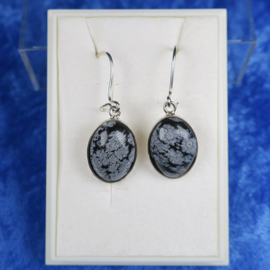 Hopeakorvakorut lumihiutaleobsidiaani 10x14mm LUM2