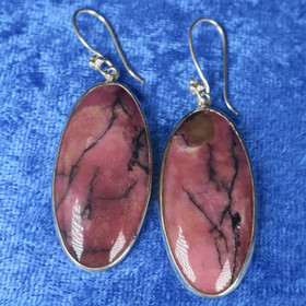 Hopeakorvakorut rodoniitti ovaali ko8