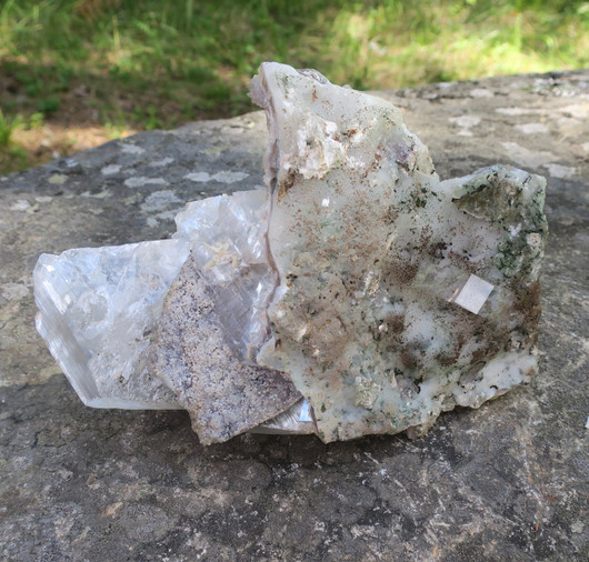 Kipsi iso keräilykivi 1,9kg koko 12x15x15cm