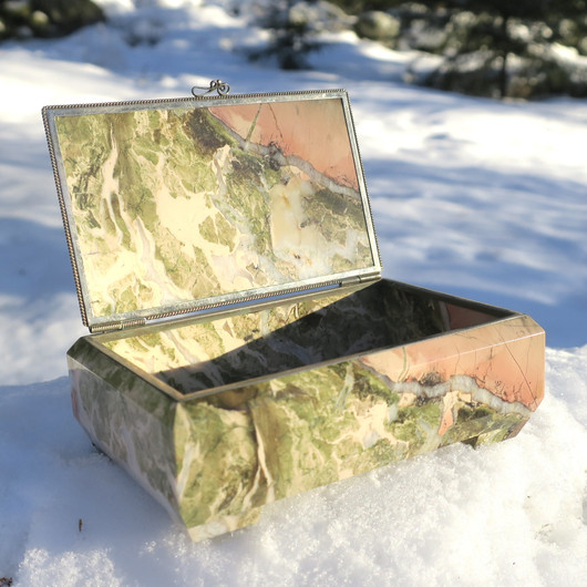 Kivirasia jaspis, kansi saranalla C