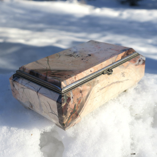 Kivirasia jaspisrasia kannella B