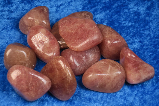 Aventuriini punainen rumpuhiottu mansikkakivi. Valitse koko