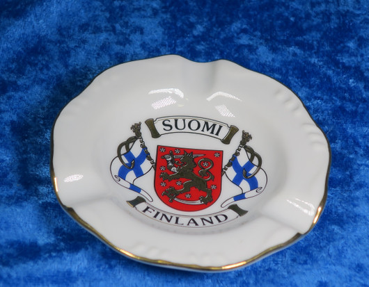 Koristelautanen Suomi-Finland liput vaakunalla