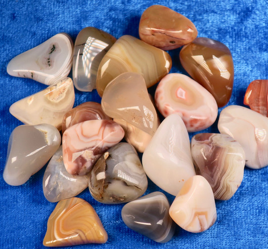 Akaatti rumpuhiottu natural Brasilia. Valitse koko ja hinta.