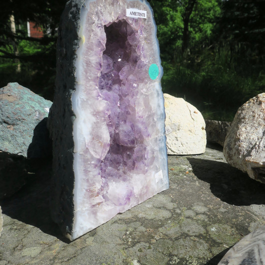 Ametistigeodi iso 4,3kg Brasilia