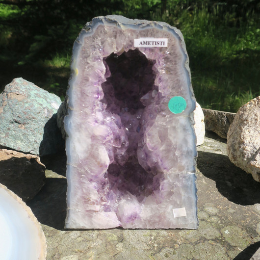Ametistigeodi iso 4,3kg Brasilia