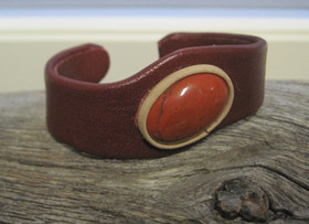 Nahkarannekoru punainen jaspis 