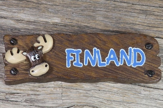 Magneetti Finland, hirvi 85x30mm puukyltti