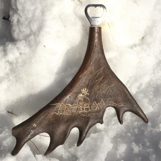 Pullonavaaja poronsarveen kaiverrettu kuvia, iso latva nro5