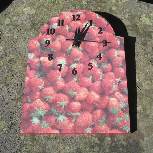 Seinäkello mansikat 