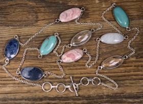 Hopeaketjussa rodokrosiitti turkoosi sodaliitti vuorikide kuukivi 