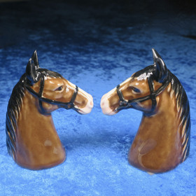 Suolasirotin pari hevonen posliinia