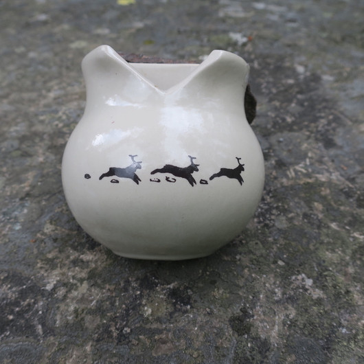 Seinämaljakko poron kuvia, keramiikkaa