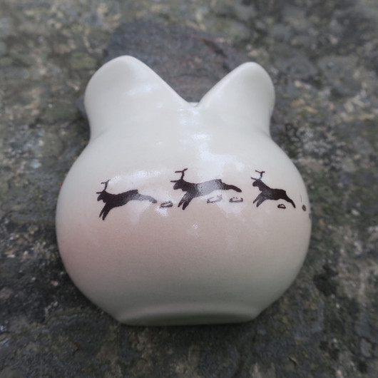 Seinämaljakko poron kuvia, keramiikkaa