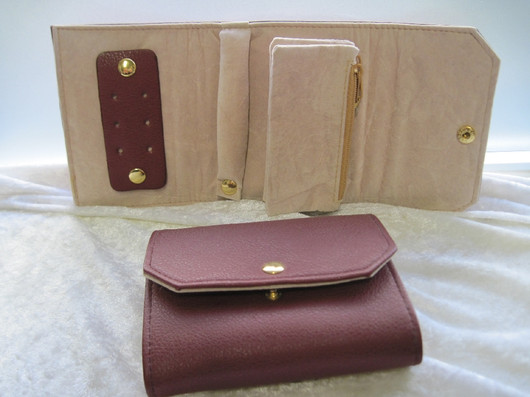 Korukukkaro, 2 vetoketjullista lokeroa. 