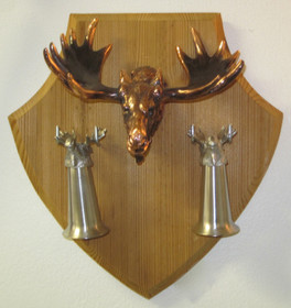 Taulussa 2 hirvipikaria, 4cl snapsipikarit ovat ruostumatonta terästä