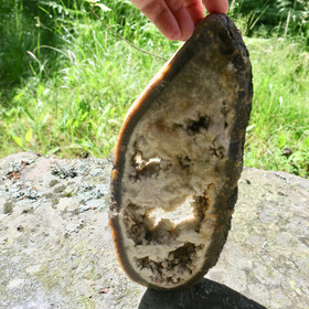 Akaattilevy iso 2,4kg 12x28cm vahva, ei tasainen siivu.  61x