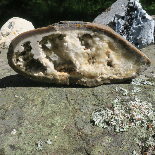 Akaattilevy iso 2,4kg 12x28cm vahva, ei tasainen siivu.  61x