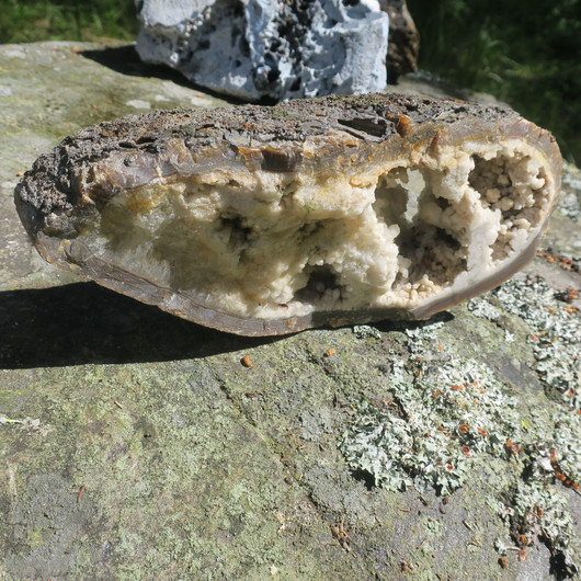 Akaattilevy iso 2,4kg 12x28cm vahva, ei tasainen siivu.  61x