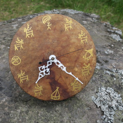 Seinäkello poronnahkaa 17cm RUMPU