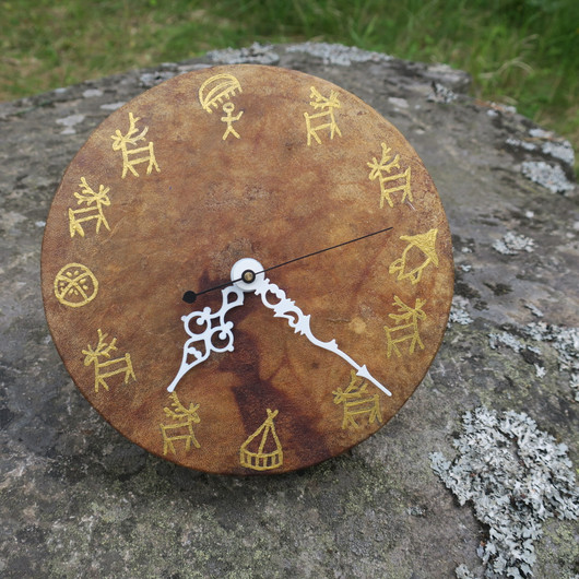 Seinäkello poronnahkaa 17cm RUMPU