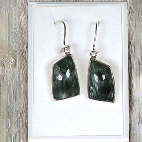 Hopeakorvakorut klinokloori serofinit kulmikas