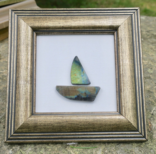 Taulu spektroliitti, purjelaiva 15x15cm Ylämaa Suomi nroA 