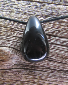 Riipus Onyksi musta, porattu