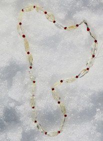 Helmet sitriini väleissä almandiini granaatti. ILONPISARA 