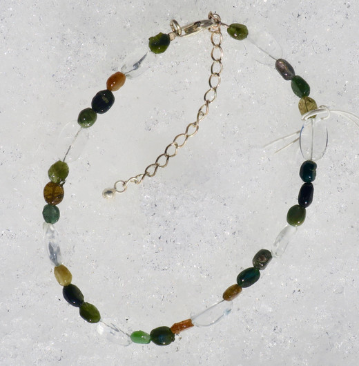 Rannekoru topaasi ja monivärinen turmaliini 19-24cm.TOPA1