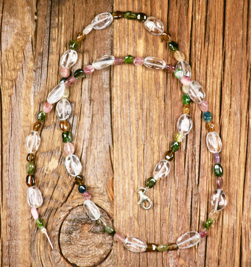 Helmet sininen topaasi ja monen värisiä turmaliinihelmiä TOPA1