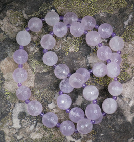 Helmet ametisti vaalea viistehiottu 14mm ja tumma 4mm, 55cm LILA1 