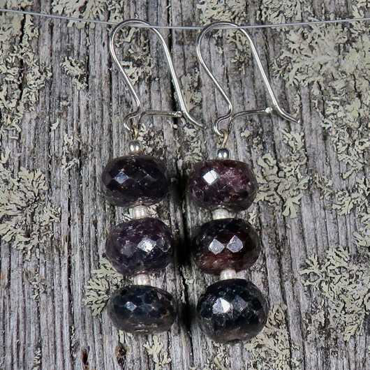 Korvakorut safiiri tummansininen viistehiottu  nro3