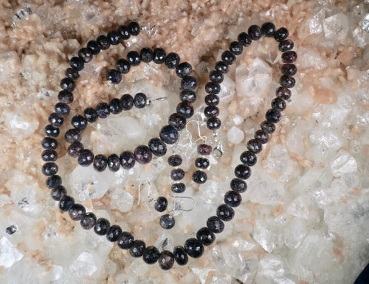 Helmet safiiri tummansininen viistehiottu