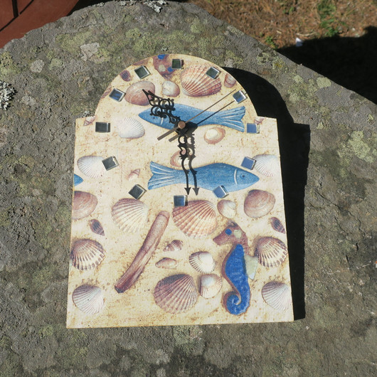 Seinäkello simpukat hiekalla