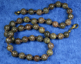 Helmet unakiitti 45cm, solmitut, 8mm