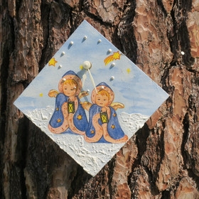 Seinäkello enkelit lumessa lyhdyt kädessä