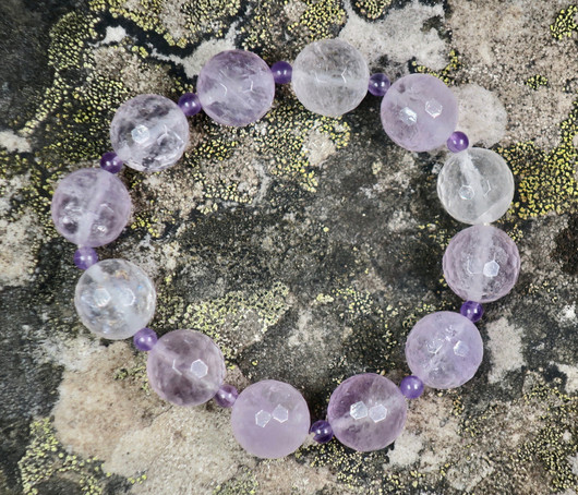 Rannekoru ametisti vaalea viistehiottu LILA1 