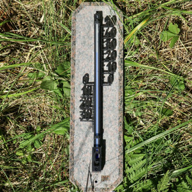 Lämpömittari graniitti punainen 33x9cm. Suomi. Ulkolämpömittari.GRAN-A
