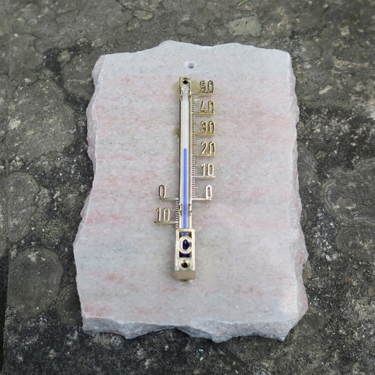 Lämpömittari marmori 15x10cm lohkoreunat vaalea pastelli. MAR-Q