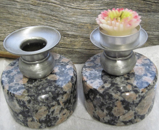 Kynttilänjalka graniittia halkaisija 8,5cm, korkeus 8,5cm