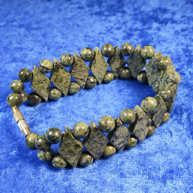 Rannekoru jaloserpentiini salmiakkikuvio