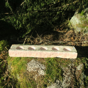 Tuikkualusta marmori, 5 tuikulle