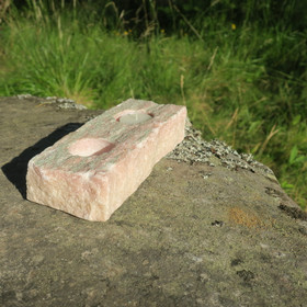 Tuikkualusta marmori, 2 tuikulle