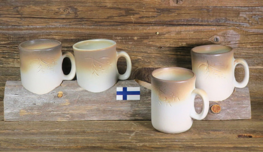 Kaffepölkky setissä 4 kpl korvallisia keramiikkamukeja