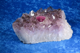  Ametistituikku iso 2,5kg, rutiilia kiteiden sisällä. nro5