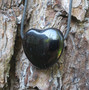 Riipus obsidiaani musta 3x3cm porattu sydän