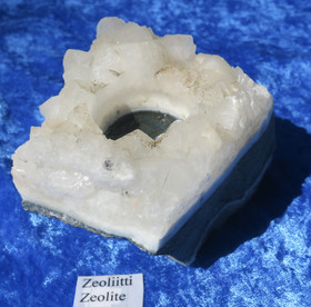 Tuikkualusta Zeoliitti kidesykerö C