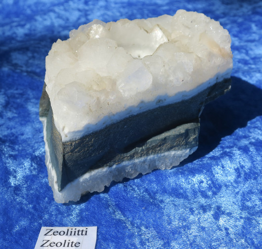 Tuikkualusta Zeoliitti kidesykerö C