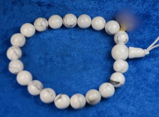 Rannekoru magnesiitti valkoinen 8mm 16cm. Buddha 